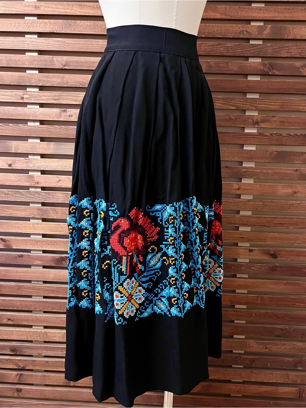 1950s Vintage Black Multicolor Turkey Bird Embroidered High Waist Midi Skirt S